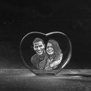 Foto in glas als woontrend in 2026: van subtiele 2D tot indrukwekkende 3D herinneringen